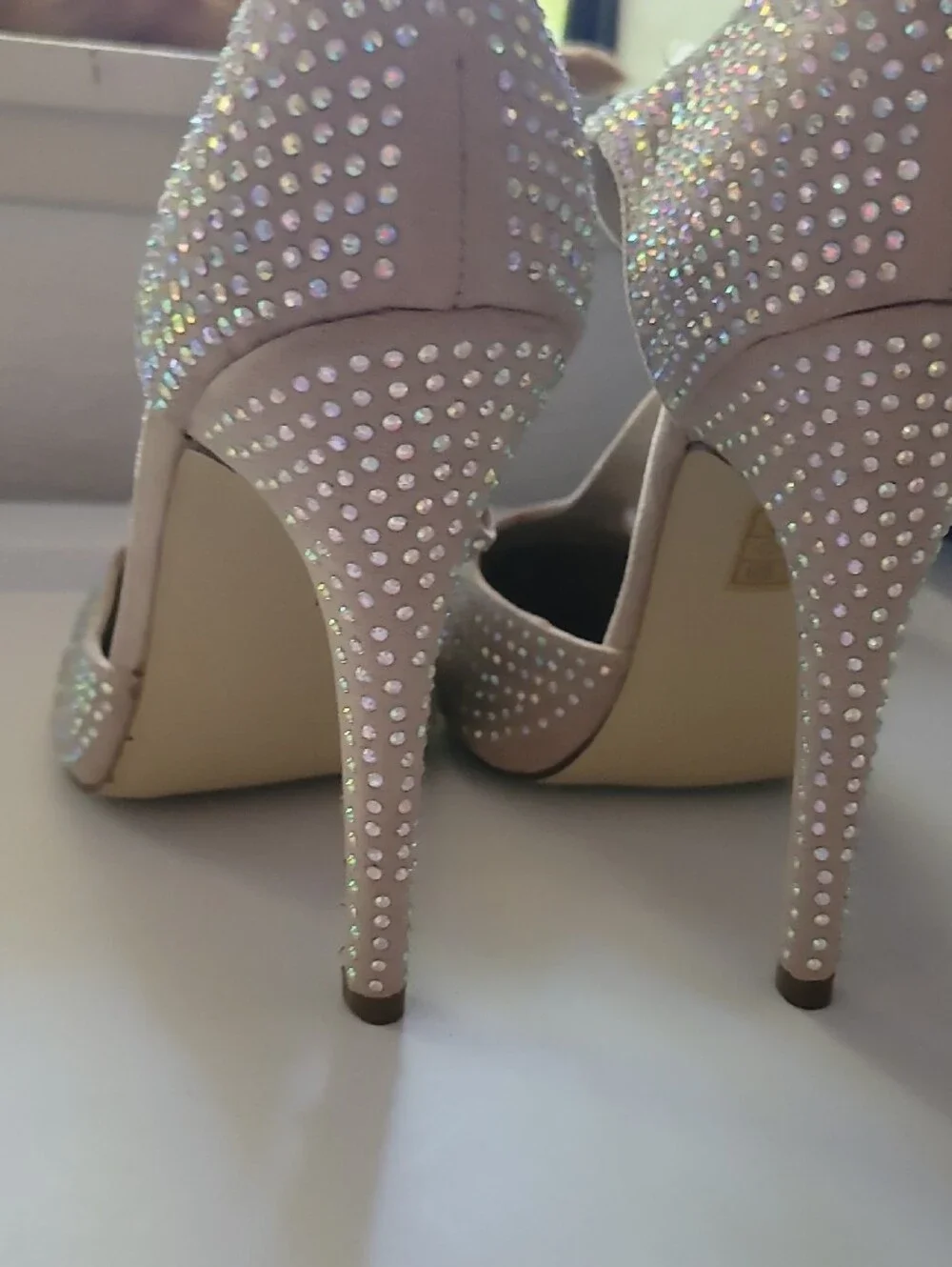 Crystal-Embellished Pointed T-Strap Heels in Nude Size 8.5 Eu39 New